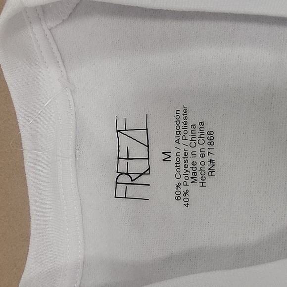 Freeze, Size M White Sweatshirt, Skull Print with Clear Pocket for Mouth.  NWOT - Picture 9 of 9